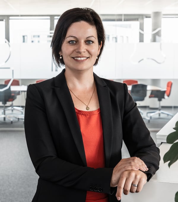 Frau Sabrina Lindemann