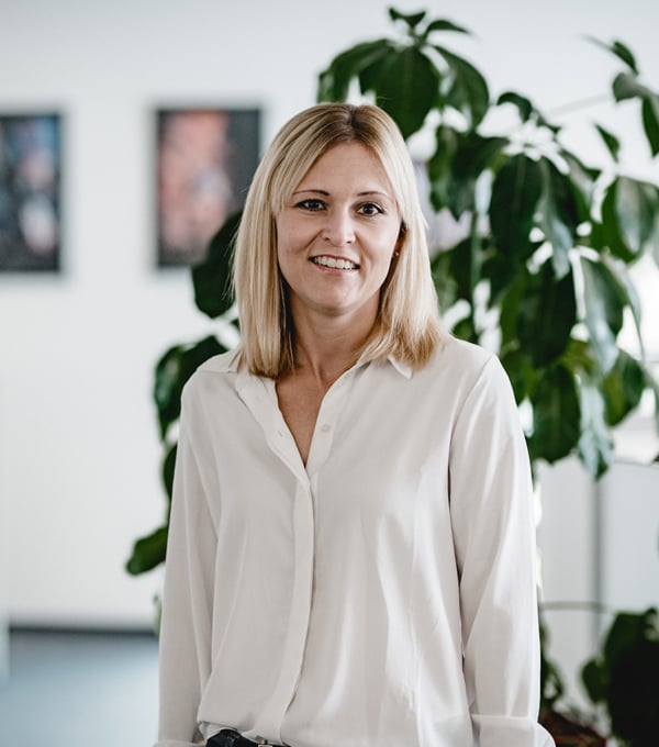 Frau Jessica Reinhard